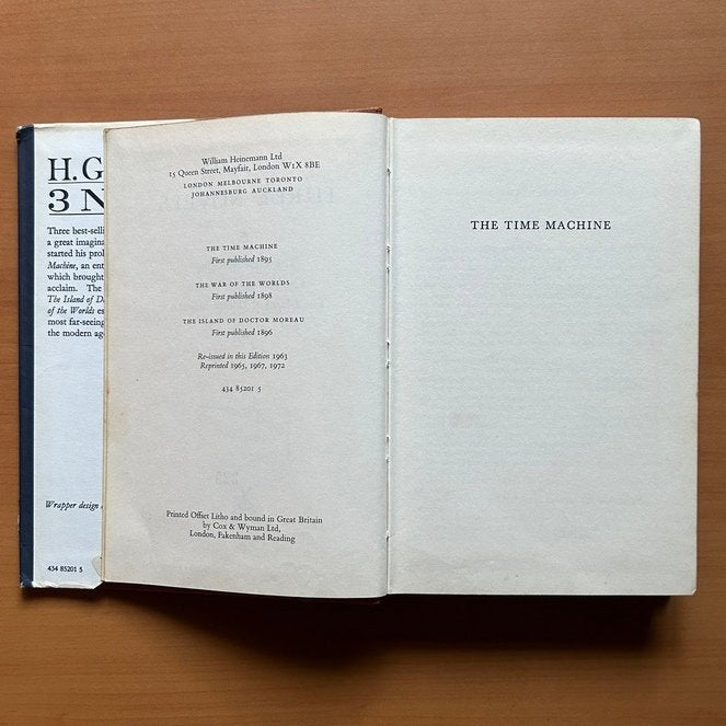 Three Novels by H. G. Wells (The Time Machine • The War of the Worlds • The Island of Doctor Moreau)  - H. G. Wells image 3