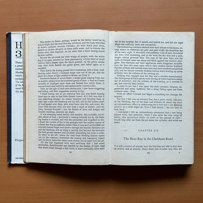 Three Novels by H. G. Wells (The Time Machine • The War of the Worlds • The Island of Doctor Moreau)  - H. G. Wells image 4