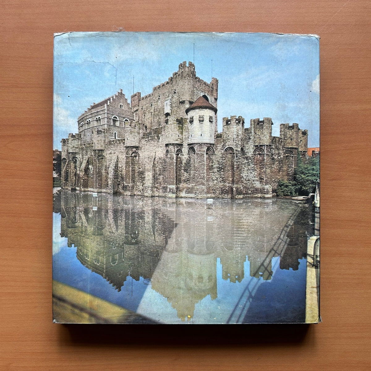 Castles of Europe  -  Geoffrey Hindley image 12