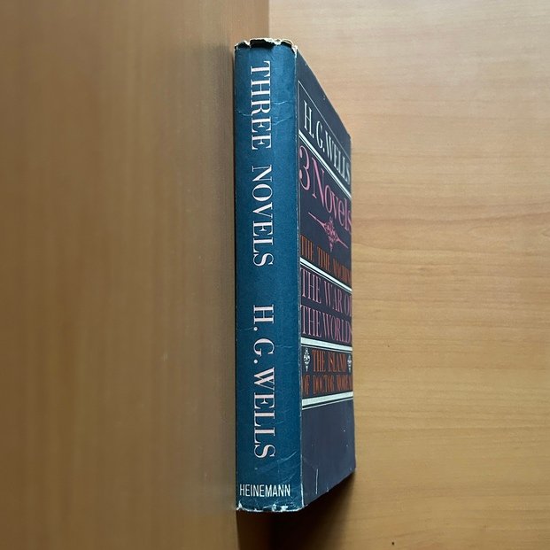Three Novels by H. G. Wells (The Time Machine • The War of the Worlds • The Island of Doctor Moreau)  - H. G. Wells image 1