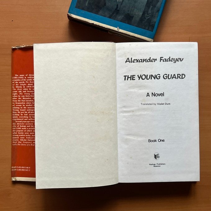 The Young Guard (Two-Volume Set)  -  Alexander Fadeyev image 2