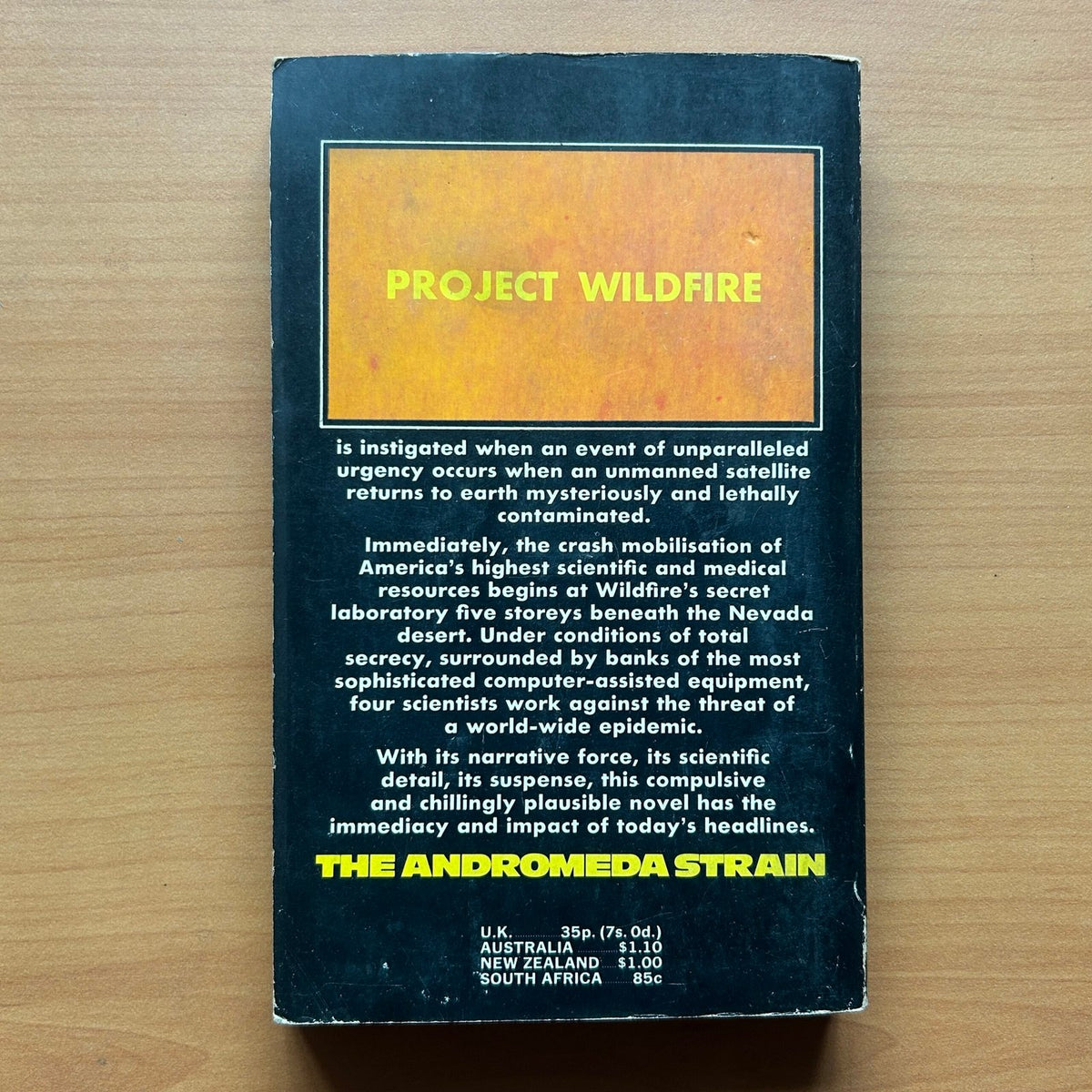 The Andromeda Strain  - Michael Crichton image 2