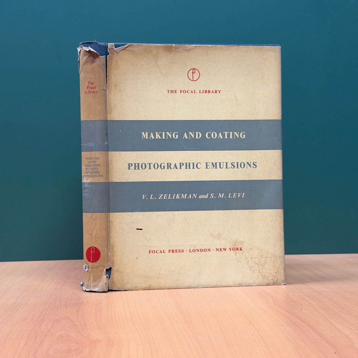 Making and Coating Photographic Emulsions - V.L. Zelikman &amp; S.M. Levi image 0